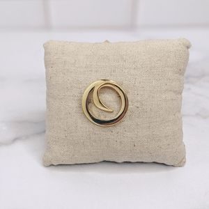Retro monet gold swirl brooch